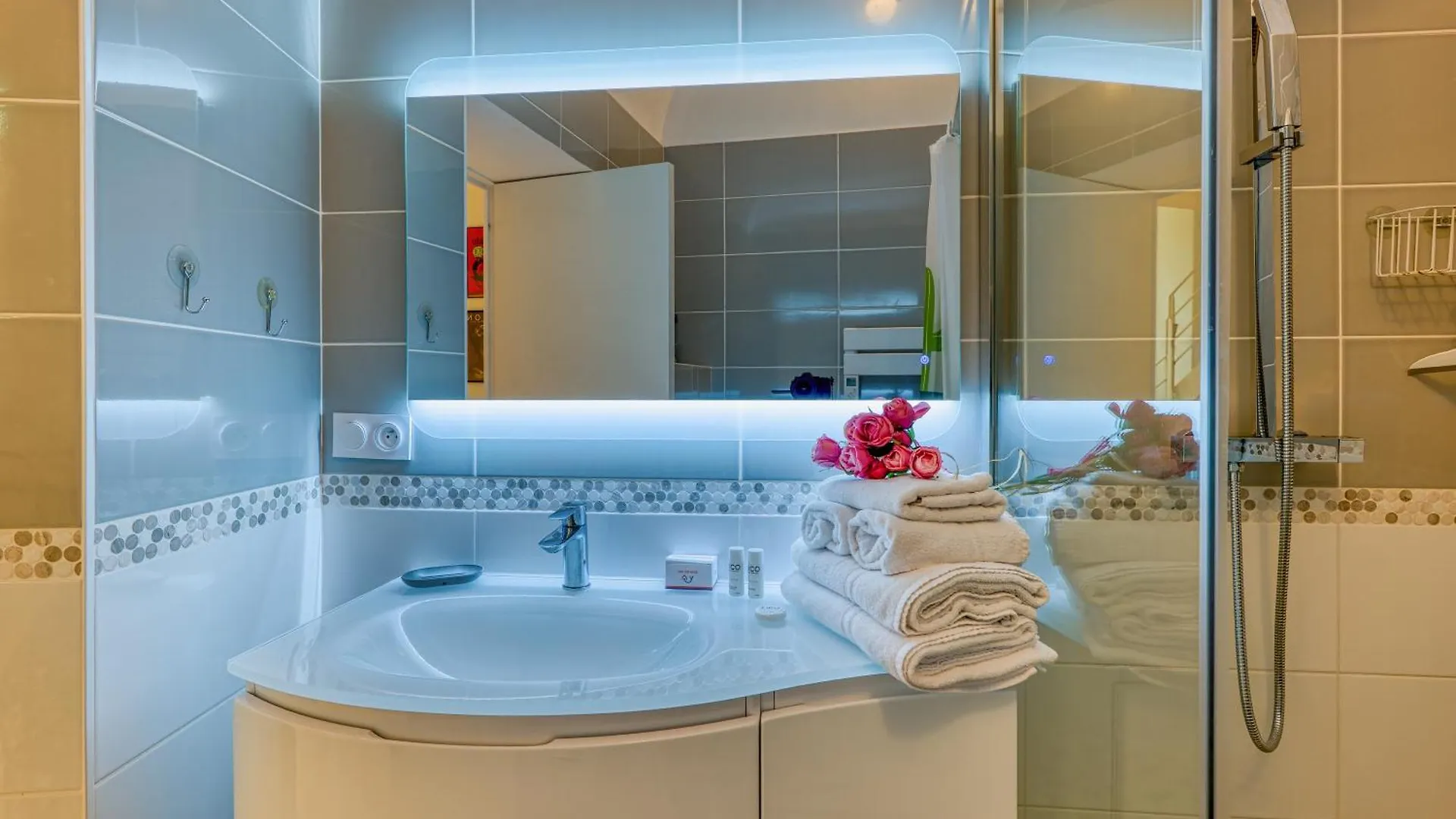 Two Levels Apt In Historical Building - Happy Rentals Menton Apartment