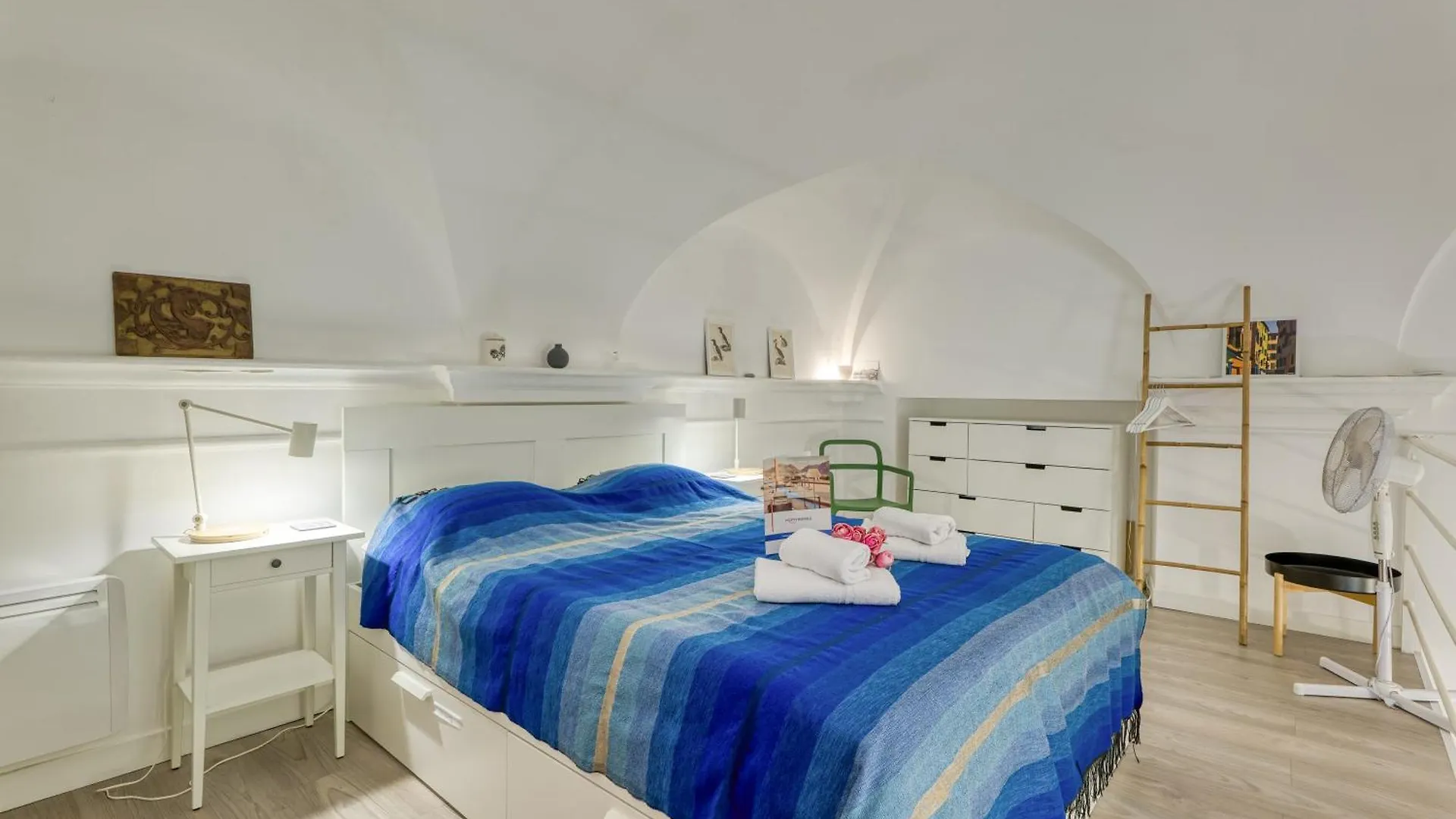 Apartment Two Levels Apt In Historical Building - Happy Rentals Menton