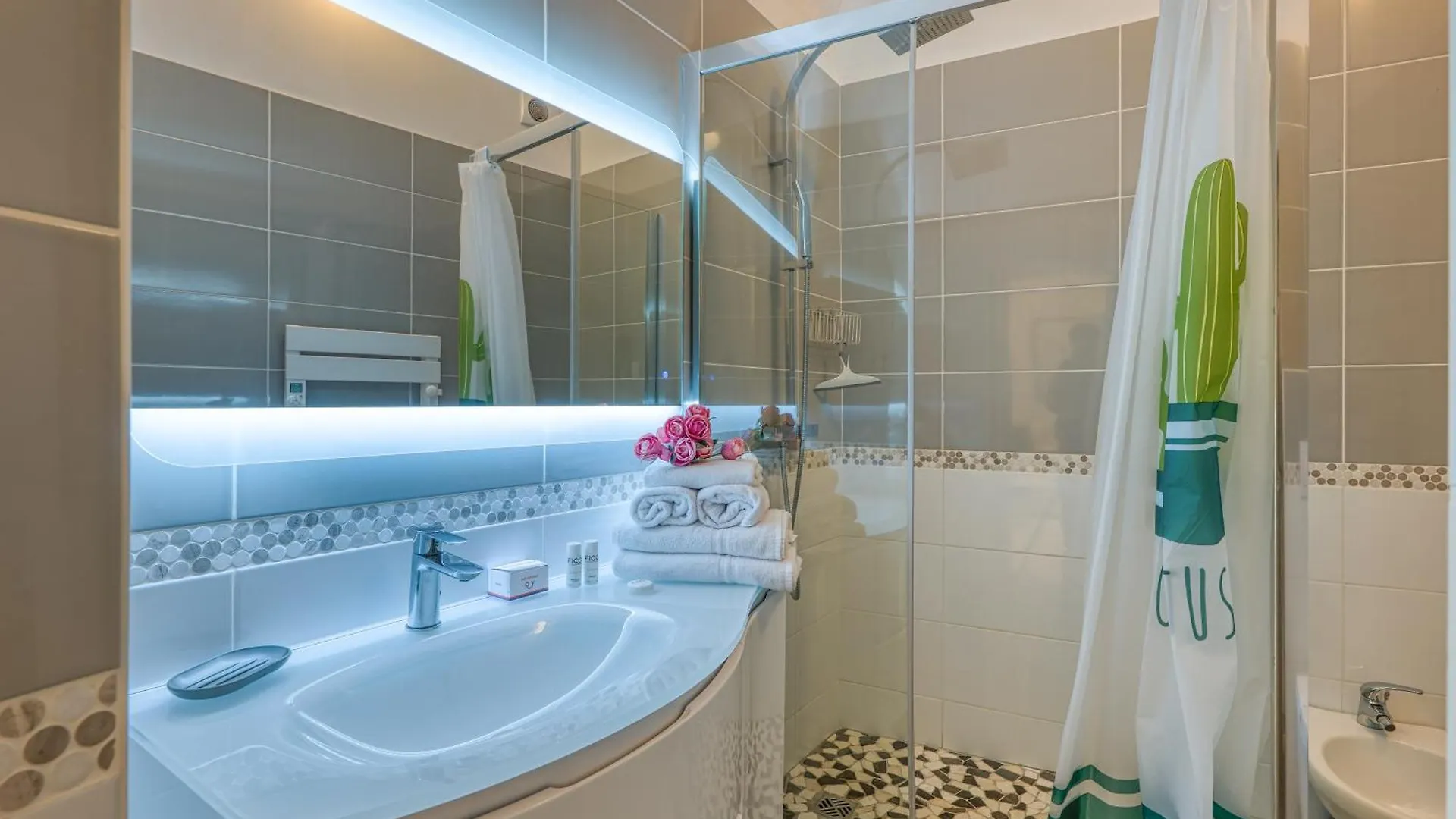 Two Levels Apt In Historical Building - Happy Rentals Menton France