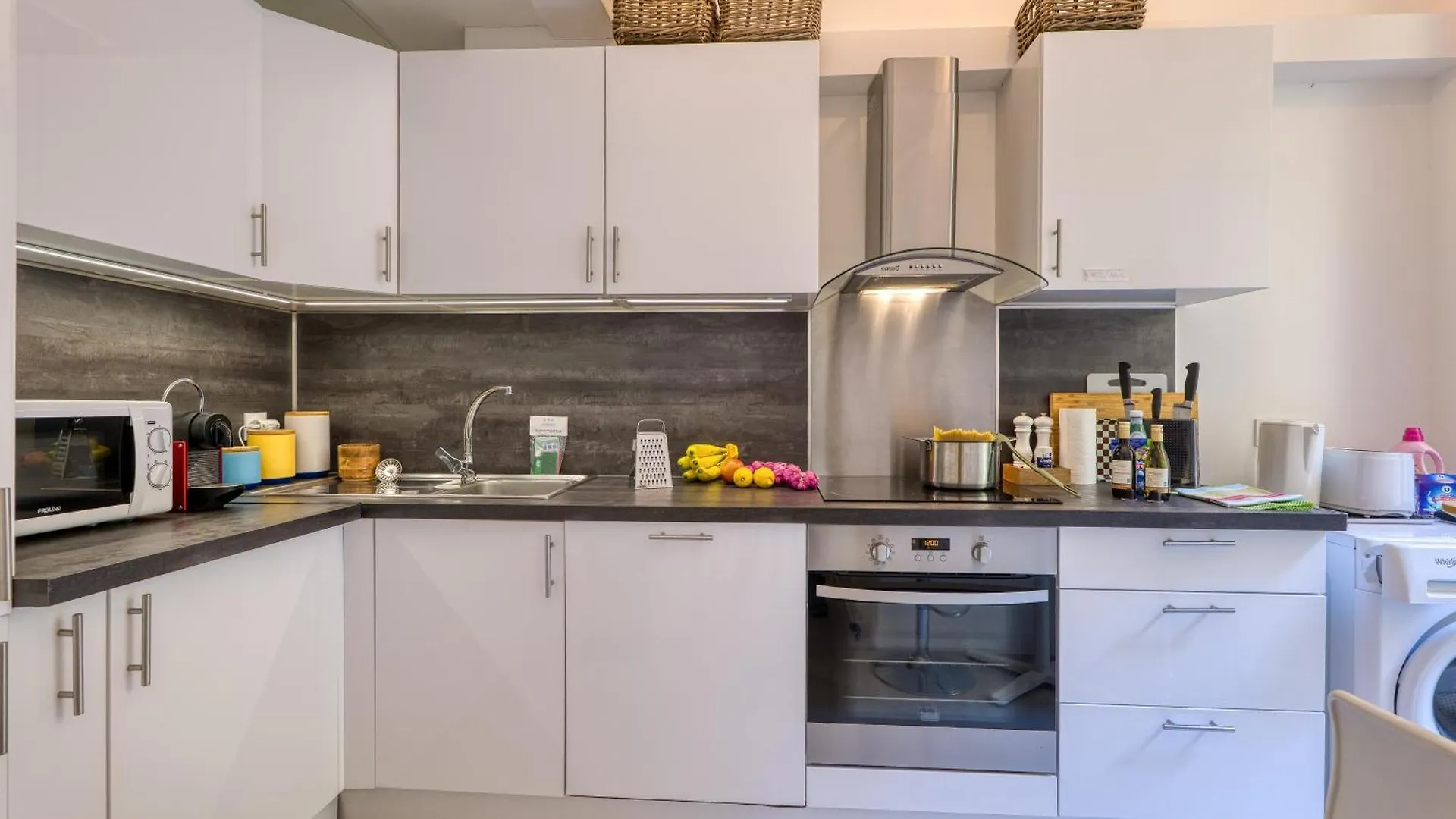 Apartment Two Levels Apt In Historical Building - Happy Rentals Menton France